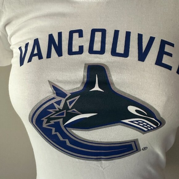 Vancouver Canucks Hockey T-Shirt White Womens Size 8 Short Sleeve Tee - Picture 3 of 5